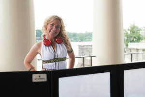 Female DJ 