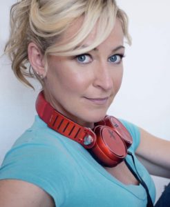 Female DJ 