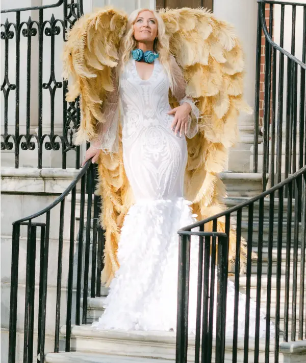 DeeJay Shelly Dream Wings - Gold Large